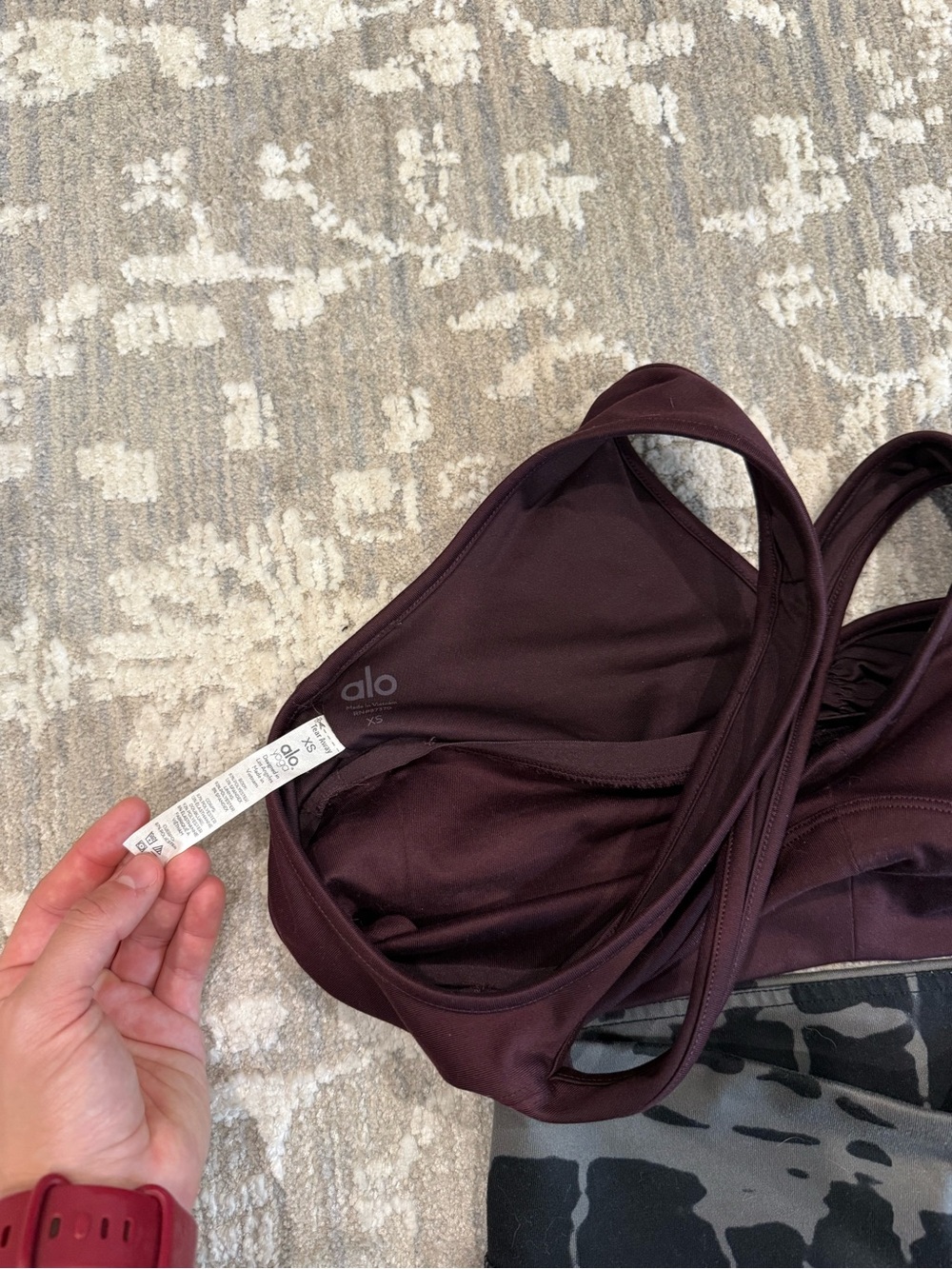 ALO Yoga Maroon Ruched V‑Neck Sports Bra - Picture 4 of 4
